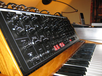 minimoog Voyager Old School 001.jpg