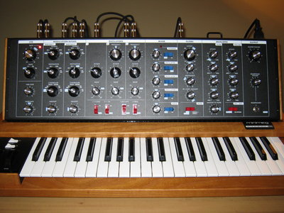 minimoog Voyager Old School 004.jpg