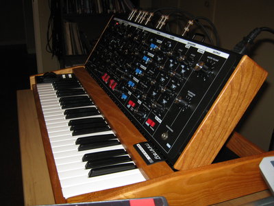 minimoog Voyager Old School 003.jpg