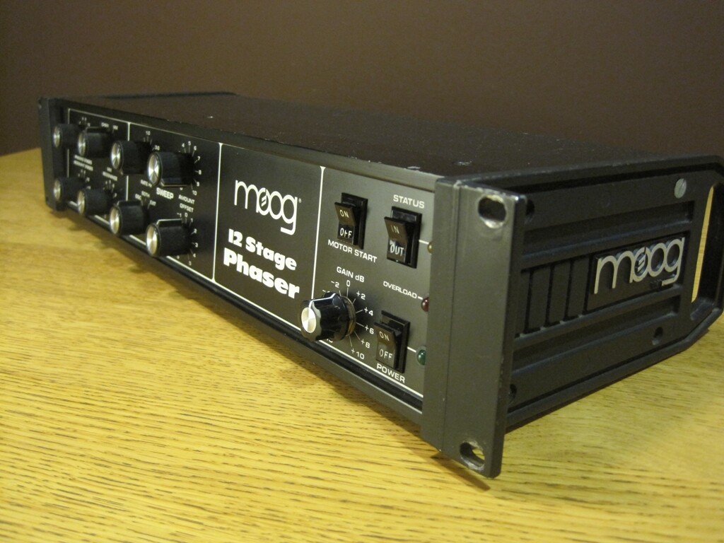 MOOG RACK PHASER side angle.jpg