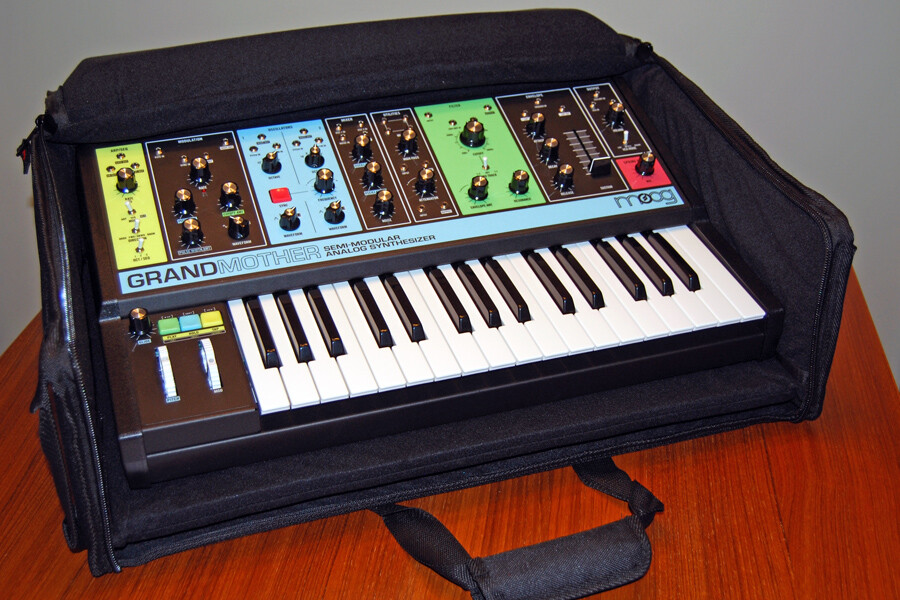moog grandmother用　キャリーケース Moog Grandmother Dark with SR Series Carrying Case – Synthchaser
